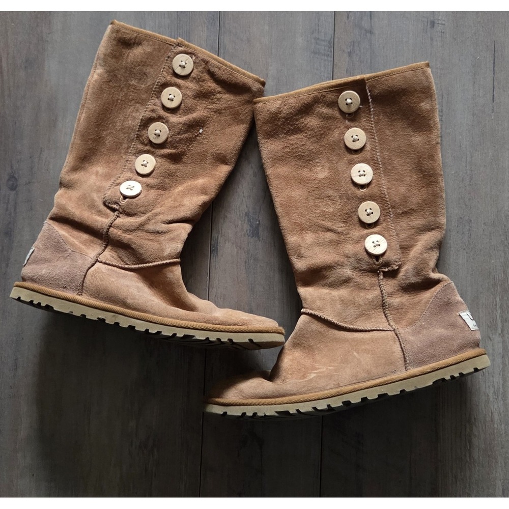 UGG Australia Women's 3387 Lo Pro Button Fold Over Chestnut Boots Size 6